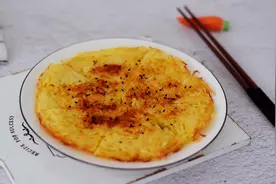 节省时间的土豆饼做法，不加1滴水，香软酥脆超好吃图片