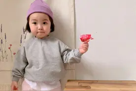 罗熙新头像，小可爱的七彩帽！图片