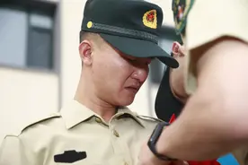 泪目！退伍老兵离队前的24小时.......图片