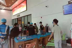 我在惠州平潭机场同女友短暂的约会图片