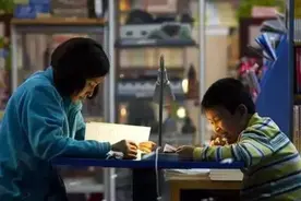 小学升初中，选“民办”还是选“公办”？三年后中考分数上见分晓图片