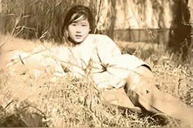 抗日女兵刘守玟，牺牲66年后英魂才回故里，在葬礼上全族磕头跪拜图片