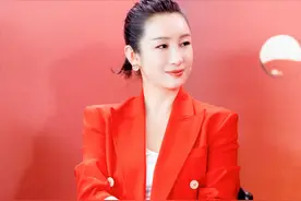从高冷女神到温柔娇妻，嫁给王新军的秦海璐，才是真的三生有幸图片