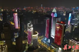 西北湖上灯光秀｜图集图片