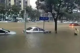 4张洪水退去后的震撼照片：任何不能杀死你的，都会使你更强大图片