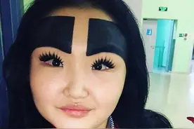 多年前迷恋上“粗眉”的女孩，宽度占满大半个额头，如今怎么样了图片