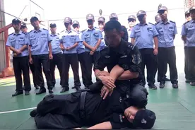 警队里有个教官，是全国巴西柔术冠军！图片