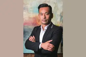 身价百亿的周焯华：风流情史数不尽，一妻一妾太潇洒图片