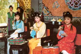 查抄大观园，三位表小姐只有宝钗避嫌搬走，为何黛玉湘云都不搬？图片