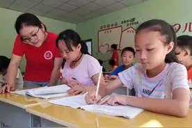开学孩子坐哪？老师解密“学霸区”的秘密，C位和想象的不一样图片