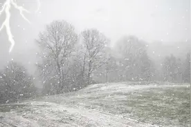 内蒙古暴雪现“雷打雪”，老人：冬季打雷遍地是贼，科学咋解释？图片