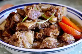 炖牛肉时，不要先焯水或者直接炖，学会这么做，牛肉又香又软烂图片