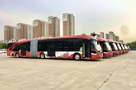 满载达160人，洛阳市18米新能源公交车正式“开跑”图片