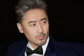 被称为“雅痞大叔”的吴秀波，因感情问题消失后，如今怎样了？图片
