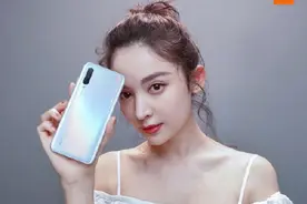 小米最新代言美女明星古力娜扎，哪个角度都美翻了图片