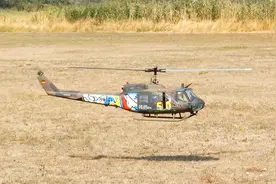 贝尔UH-1直升机，仿真模型飞机，飞行演示视频封面