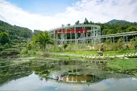 武汉夏日避暑地，木兰天池玻璃漂流，这里有超刺激的高空体验图片