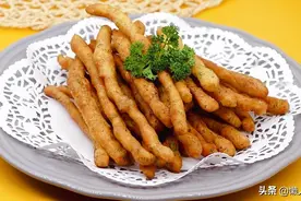 外面卖20元一份的茴香小油条，自己在家做，2元面粉能做超多图片
