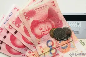 六成大学生认为毕业十年内会年入百万元，来看看真实的收入数据图片