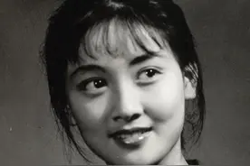 《侯卫东官场笔记》中的心机深沉的女孩子---春兰图片