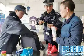 「新春走基层」贵州铁警龚应才的春运故事：为旅客站好最后一班岗图片