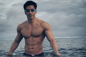 这样子55岁？185cm冻龄肌肉男神告诉你：自律的人生有多彪悍图片