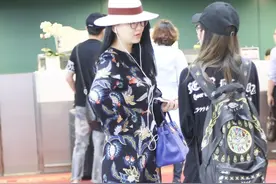 天天吃燕窝，每月消费60万，是什么造就了李湘的彪悍人生？图片