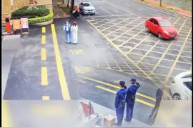 暖！“蓝朋友”与汉服小姐姐“穿越时空”的敬礼图片