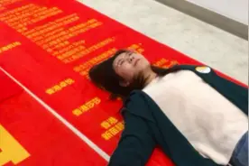 信小呆一元转让锦鲤人设崩塌，普通人一夜暴富后到底有多可怕？图片