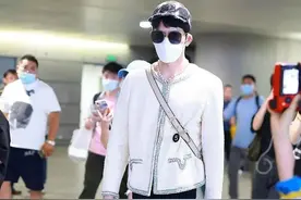 男明星私服比拼：井柏然穿女装似贵妇，尹正“姨”味浓，龚俊清爽图片