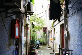 上海1家3口挤30平老房，1米8儿子谈吹“一个排”女友图片