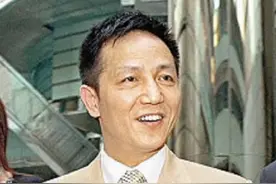 周正毅：开300辆豪车给父送葬，嫌热牢房装空调，服刑16年赚30亿图片