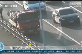 油箱被冻货车“趴窝”民警急伸援手救助图片