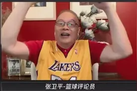 湖人夺冠，又见头号科密握拳呐喊！但他70岁了，偶像也不在了图片