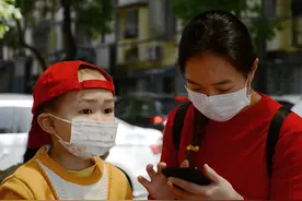 只因生个病孩子，我被婆婆赶出家门，曾坐在江边一夜欲轻生图片