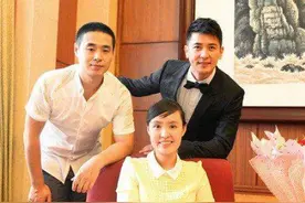 人民教师张丽莉，为救学生失去双腿,主动向丈夫提离婚,现在怎样？图片