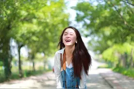 女人若在这些时刻主动联系你，不必怀疑，代表她喜欢你图片