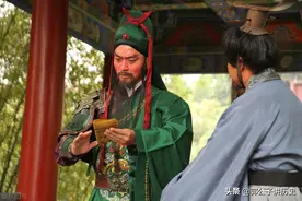 三国演义中，诸葛亮明知道曹操对关羽有恩，为何还派关羽驻守要道图片
