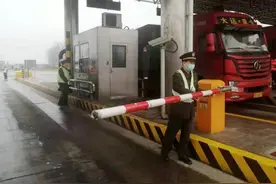 刹车失灵司机心急如焚 唐津高速唐港站开辟安全通道助其顺利避险图片