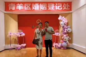 爱情的力量，河南30岁小伙娶56岁大妈，网友：阿姨我也不想努力了图片