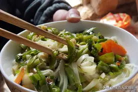陌生人到河南深山串门，看他们拿什么招待客人图片