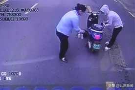 郑州公交公司回应司机停车帮捡消毒液：没有乘客不满，给予表扬图片