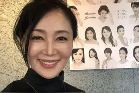 日本53岁阿姨选美比赛夺冠，身材火辣性感，岁月不败自律的人图片