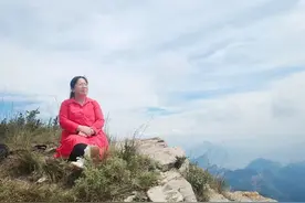抱在怀里的青春图片