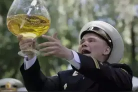 看完俄罗斯的下酒菜，东北人都默默放下了手中的酒杯：这太硬核了图片