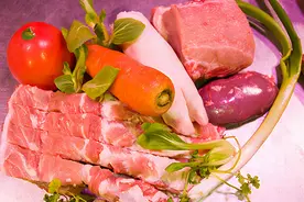 年龄大了，就要少吃肉？医生辟谣：肉吃对了，健脑、养骨、护血管图片