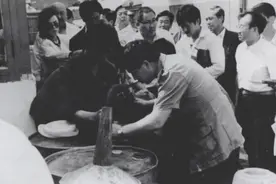 80年代惊天骗局：公交司机发明“水变油”，13年后终锒铛入狱图片