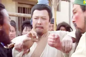 关羽张飞第一次见面就打架，刘备劝架的方式让两人服气视频封面