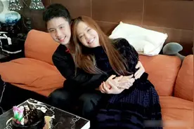 12岁还不断奶，且赶走爸爸和妈妈同睡，对孩子的爱不需要底线吗图片