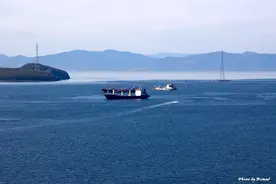 中国被俄罗斯强占的岛屿，在海参崴的附近，曾经是APEC会议地址图片
